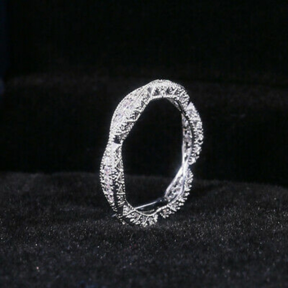 New Silver Elegance Ring - Picture 3 of 8